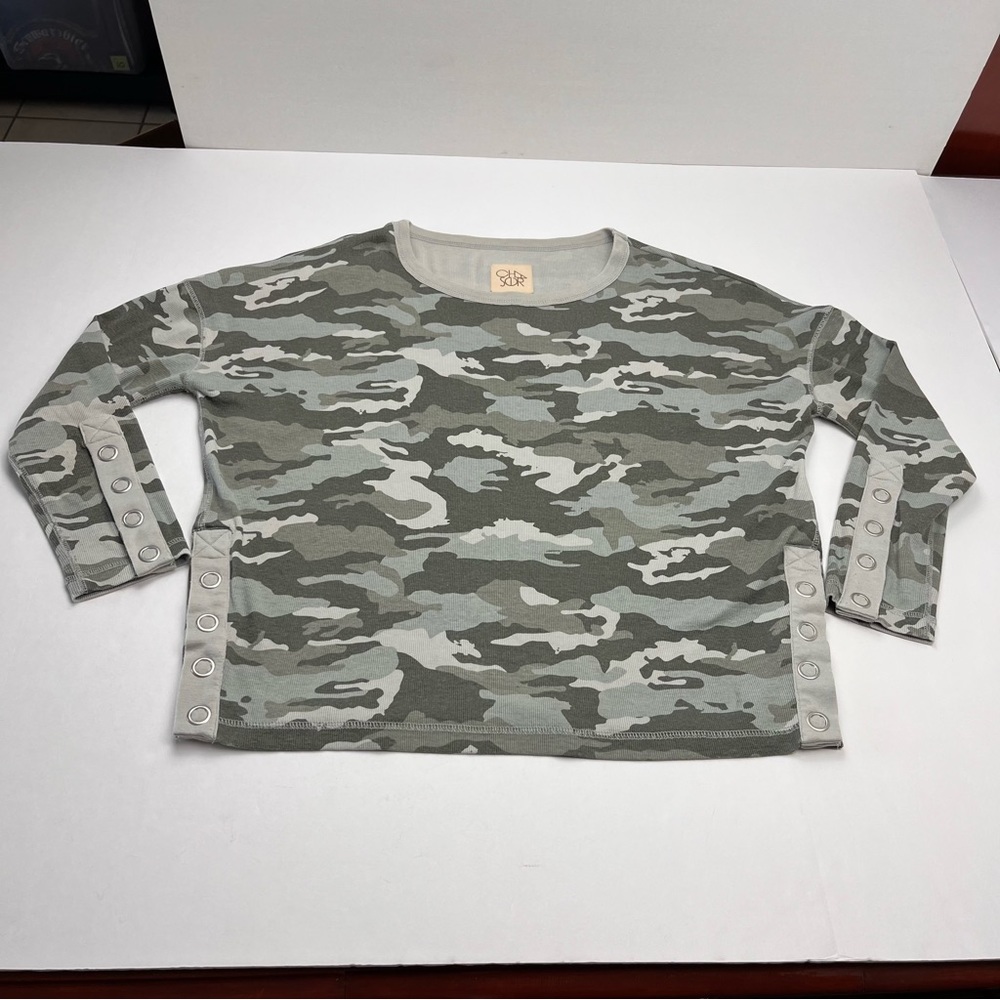 Chaser Womens Medium Camo Camouflage Grey Gray Shirt Snap Long Sleeve Top *FLAW